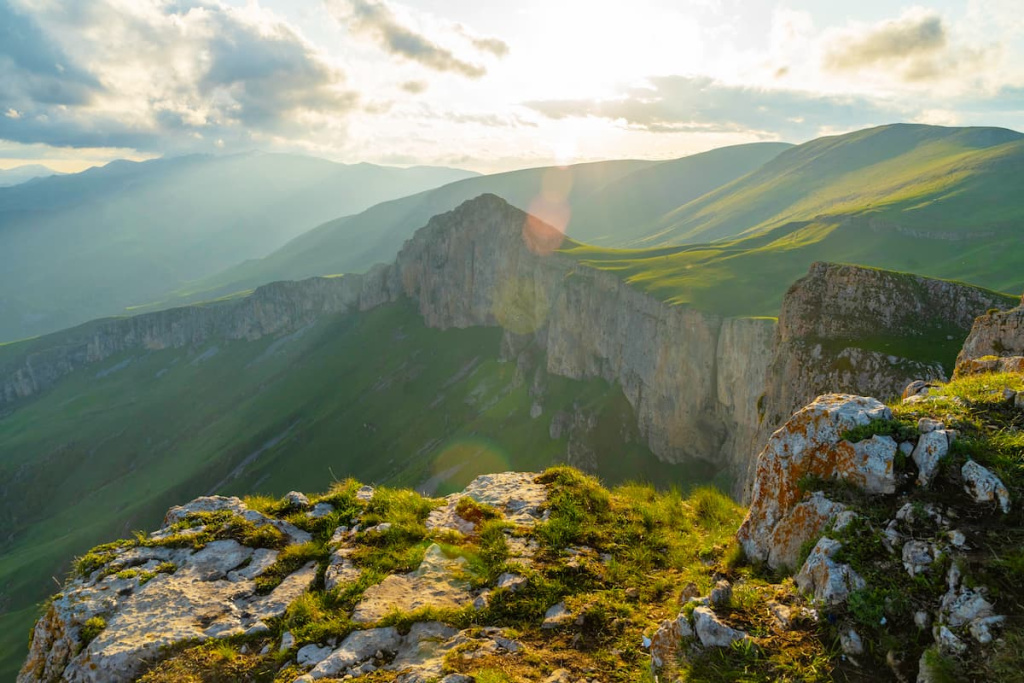 Դիմաց լեռ